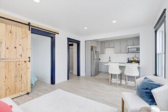 Building Photo - Maple Apartments