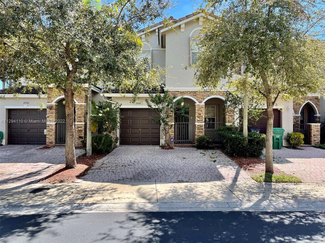 22505 SW 88th Path, Cutler Bay, FL 33190 Townhome Rentals in Cutler