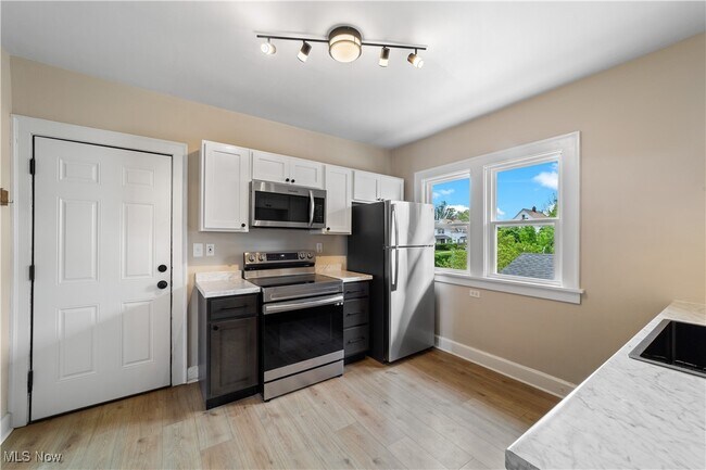 Foto del edificio - 4360 W 45th St