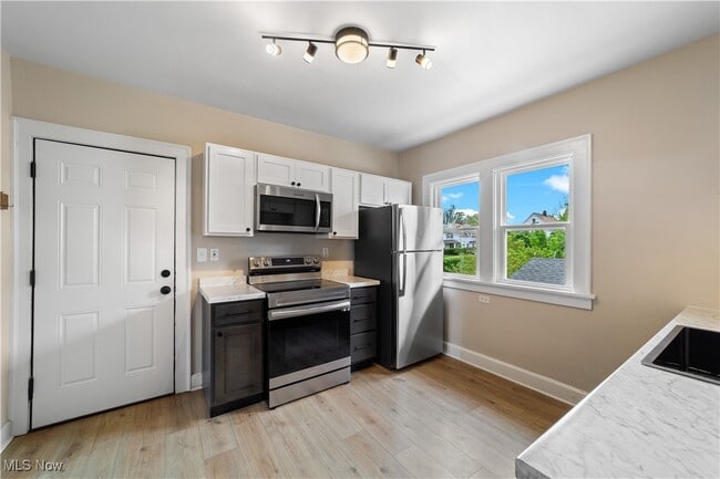 Building Photo - 4360 W 45th St