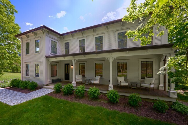 Foto del edificio - 137 Kendall Pond Rd