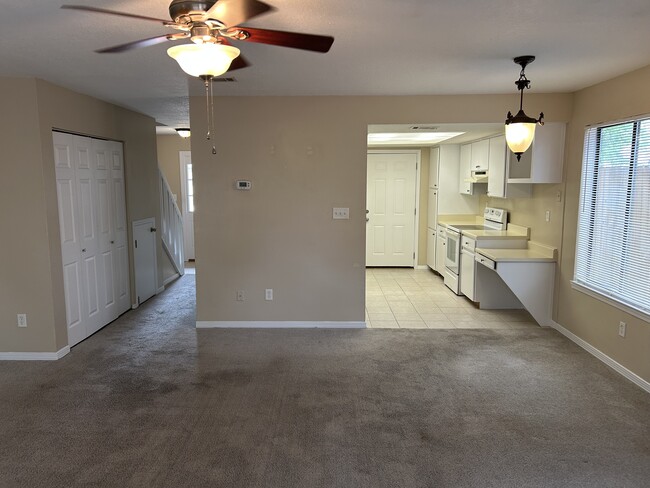 Building Photo - 3508 Parkwood Ave