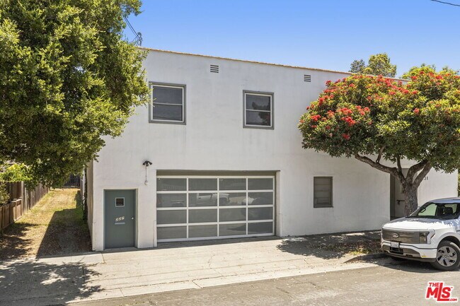 Building Photo - 227 W Pedregosa St