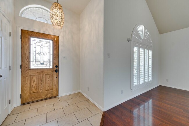 Building Photo - 6914 Stonegate Dr
