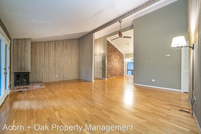 Building Photo - 3 br, 2 bath House - 1102 Oak Tree
