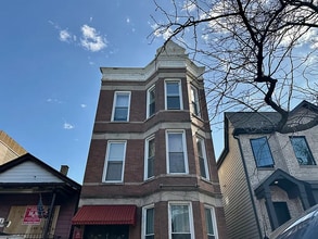 Building Photo - 2100 W Superior St