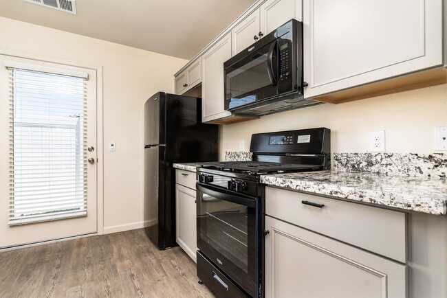 Foto del edificio - 2467 Oakmont Cir