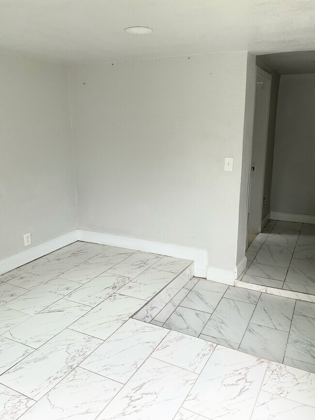 Foto del edificio - 1356 W 24th St