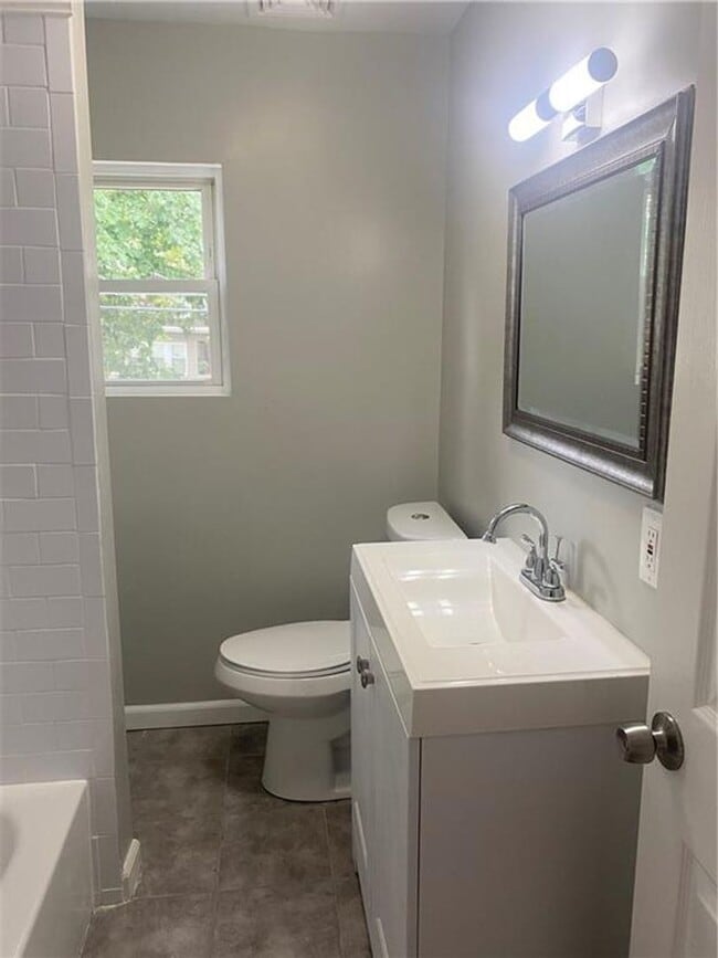 Building Photo - Renovated 3BR Single Family Home Near Downtown Providence & JWU Harborside