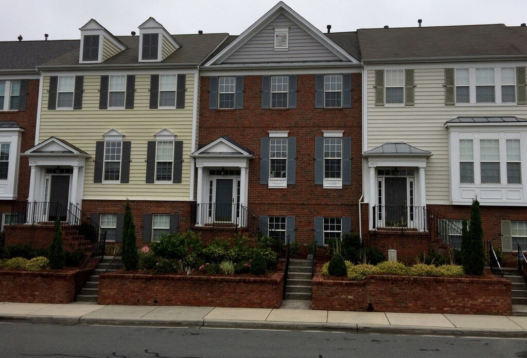 Primary Photo - 14713 Ballantyne Village Way