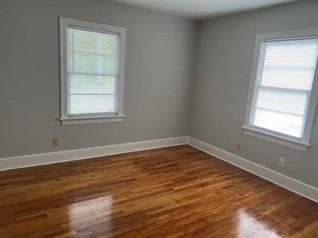 Building Photo - 2 Bedroom Home on Nashville Road