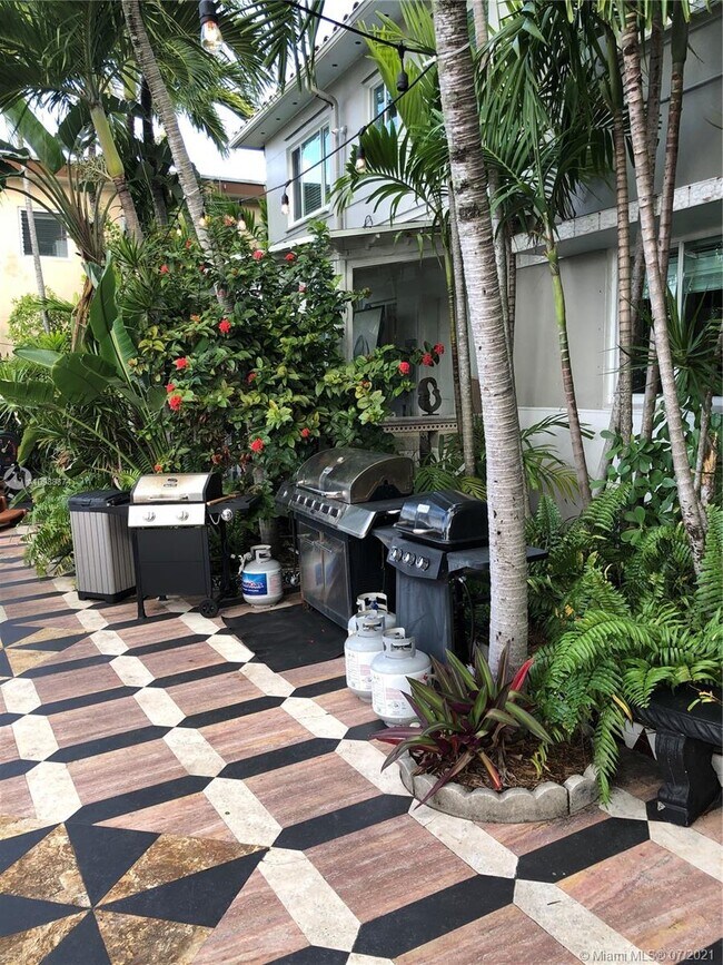 Foto del edificio - 8200 Byron Ave