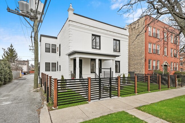 Building Photo - 4010 W Warwick Ave