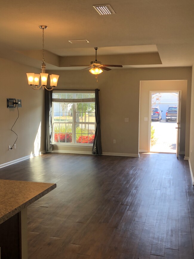 Building Photo - 444 Fanny Ann Way