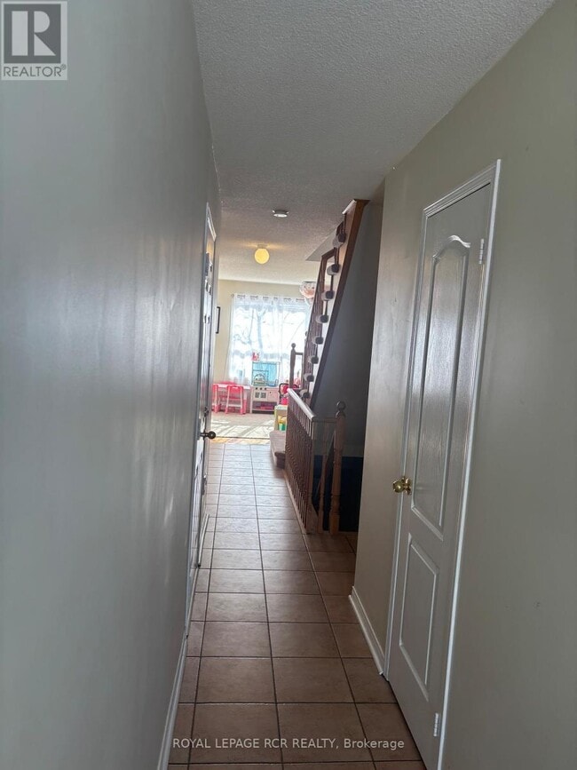 Building Photo - 39 Tania Crescent