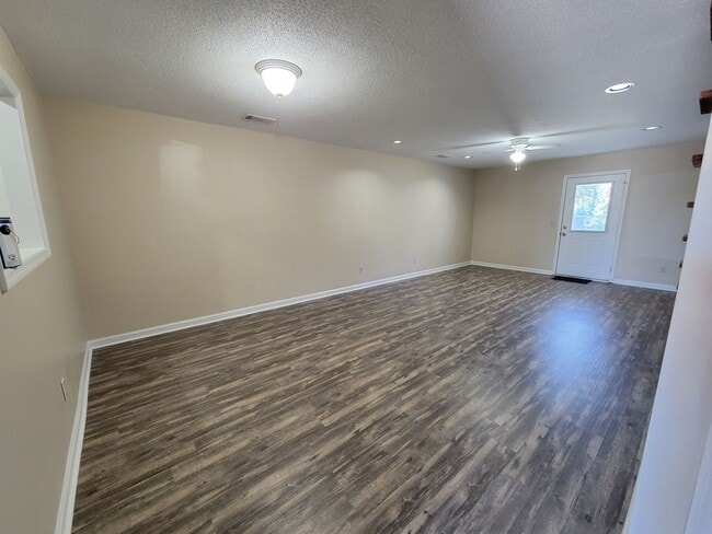 Building Photo - 1006 Lucy Ln