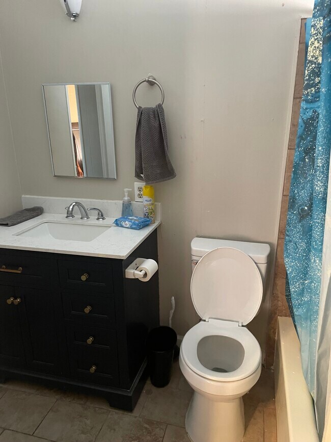 Foto del edificio - 18688 Conard Ave