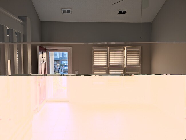 Sala de estar - 682 Wilshire Ln