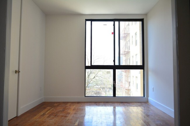 Building Photo - 296 Throop Ave