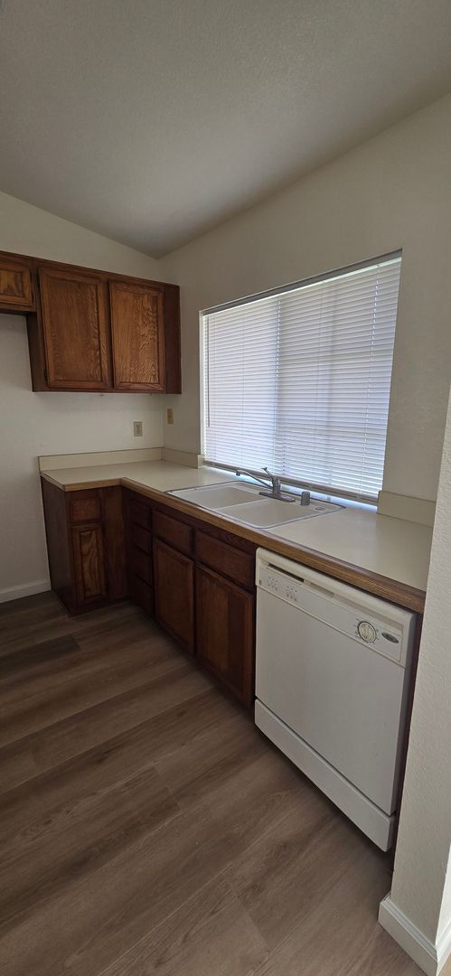 Foto del edificio - Cooley Ranch Home with NEW Paint NEW flooring