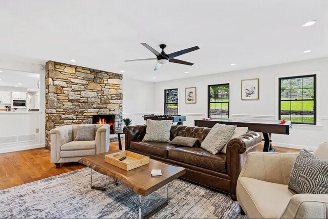 Foto del edificio - 1236 Upper Brush Creek Rd