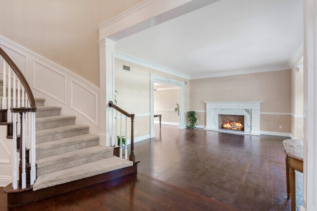 Building Photo - 20 Country Ln