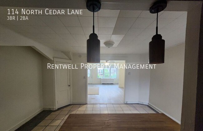 Foto del edificio - 114 N Cedar Ln