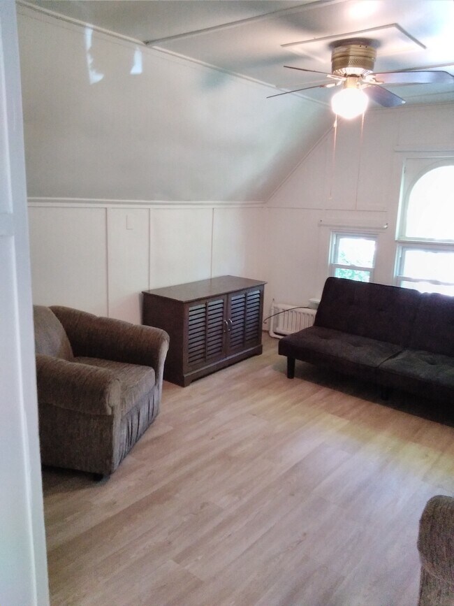 Common/Living room 3rd - 438 N Aurora St