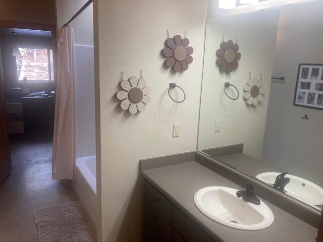 Foto del edificio - 923 Leyden St