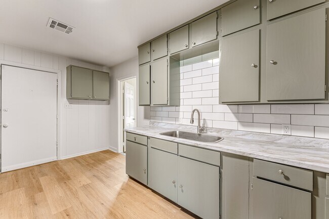 Foto del edificio - 1500 J J Flewellen Rd