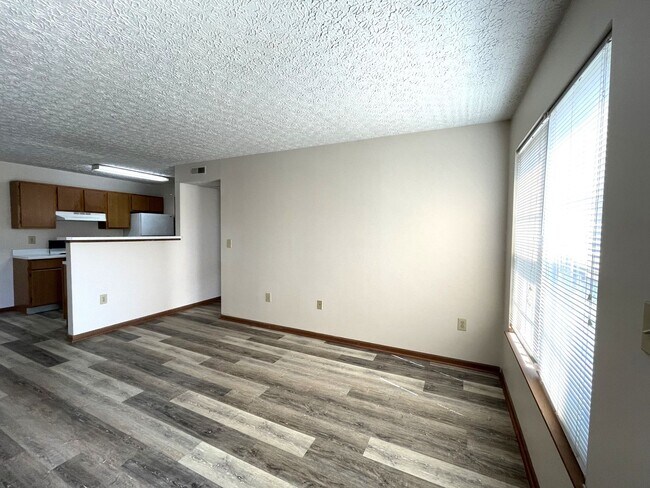 Foto del edificio - 5636 Cypress Chase