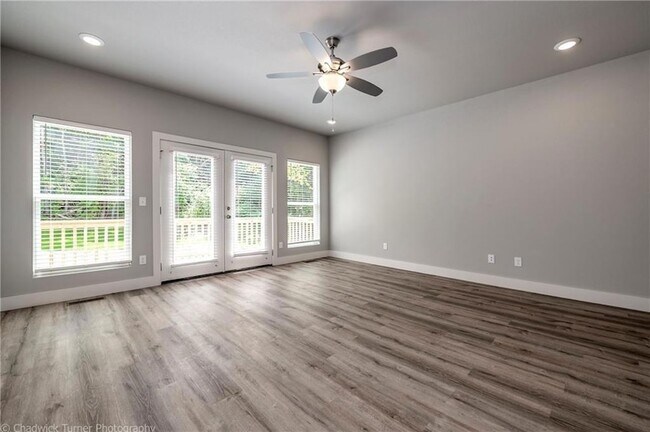 Building Photo - 1510 N Gregg Ave