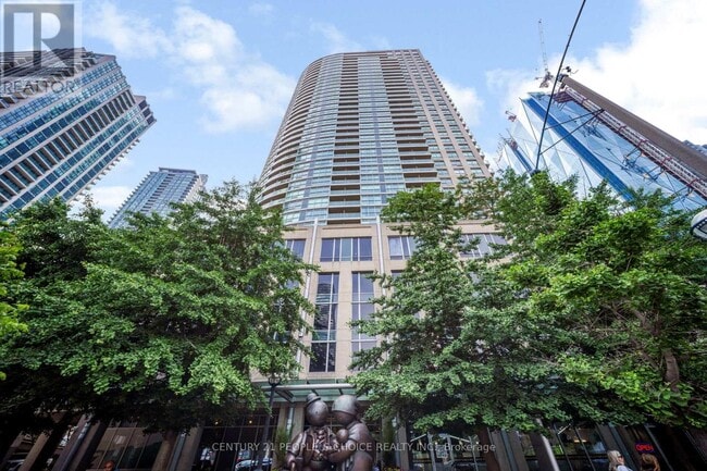 Building Photo - 2407-18-3018 Yonge St