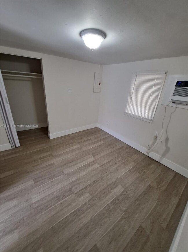 Building Photo - 1362 SW 2nd St