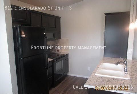Building Photo - Nice newer unit close to shopping!