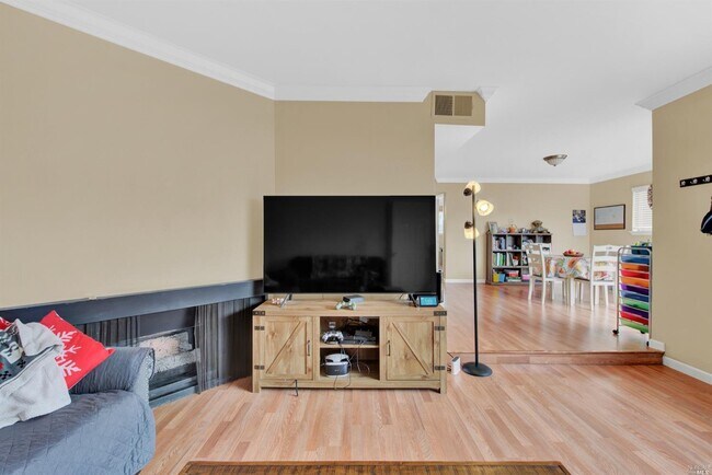 Building Photo - 183 Woodbury Cir