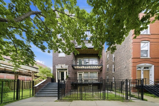 Building Photo - 308 W Evergreen Ave
