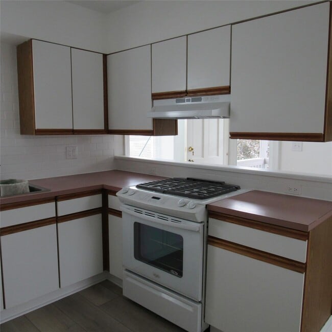 Building Photo - 29 Taylor Ave