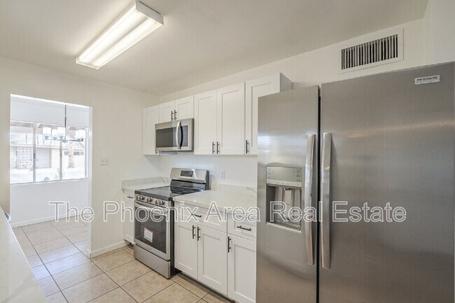 Building Photo - 787 W Flint St