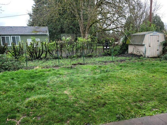 Foto del edificio - 2-Bedroom 1-Bathroom Duplex in Hayden Bridge