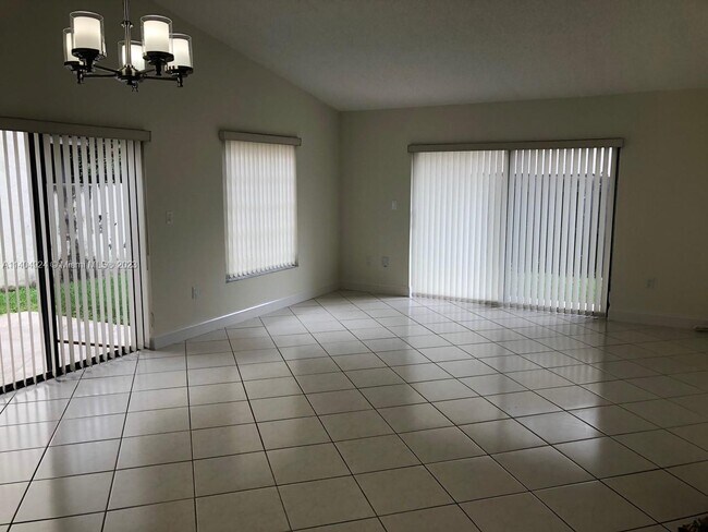 Foto del edificio - 9044 SW 112th Ct