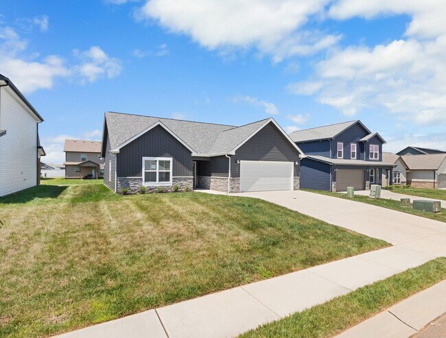 Building Photo - 1402 Dan Brown Dr