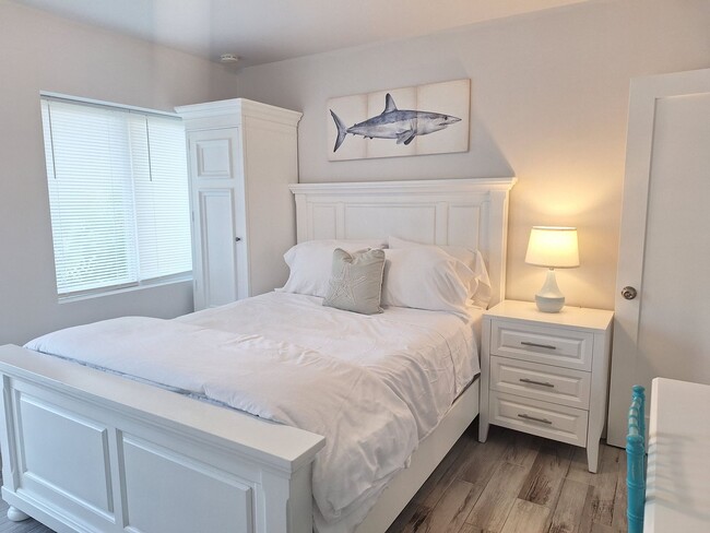 Foto del edificio - LONG TERM FURNISHED EFFICIENCY-ALL UTILITE...