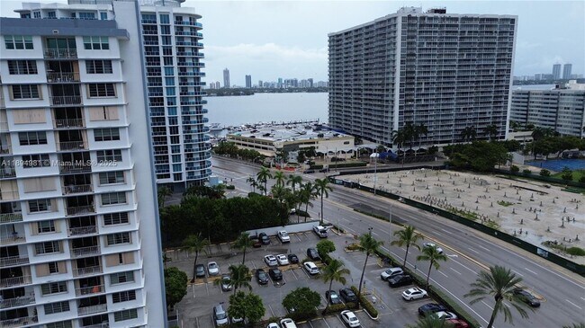 Foto del edificio - 1865 79th Street Causeway