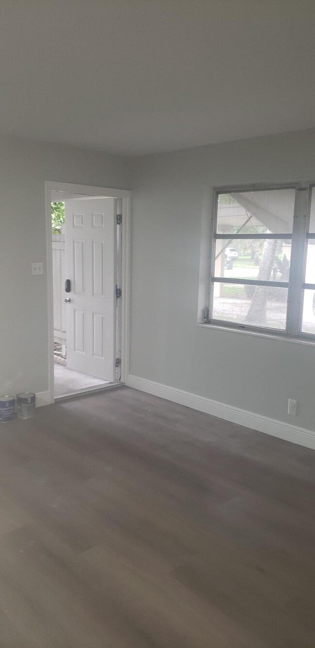 Building Photo - 4444 Golfers Dr W