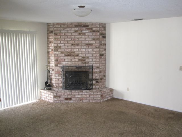 Building Photo - 649 Wedgewood Way