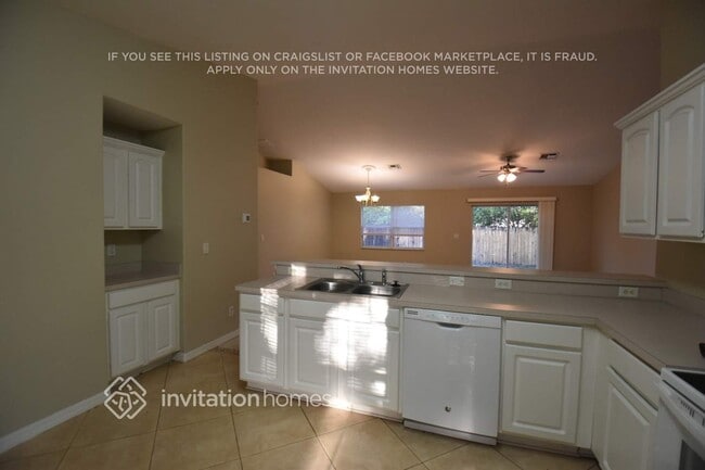 Building Photo - 11609 Lake Dr