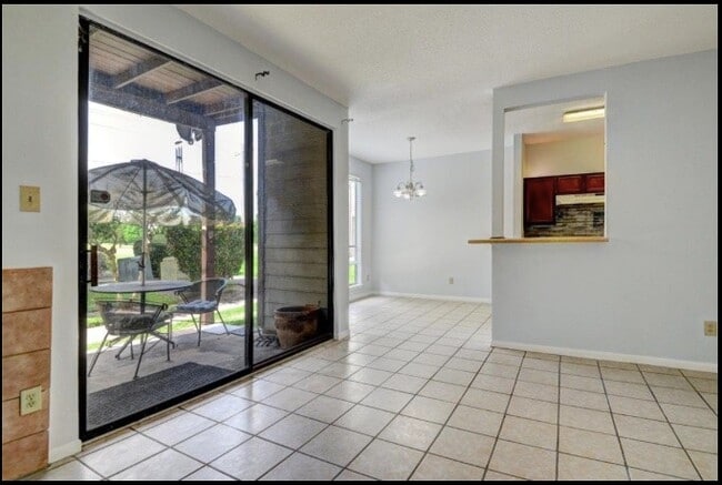 Foto del edificio - 8325 Sands Point Dr