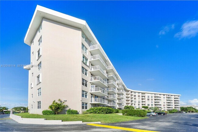Foto del edificio - 2851 S Ocean Blvd