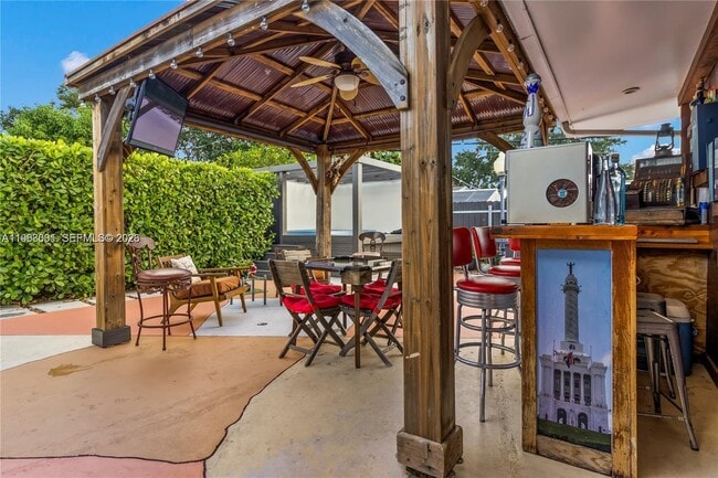 Building Photo - 860 Curtiss Dr